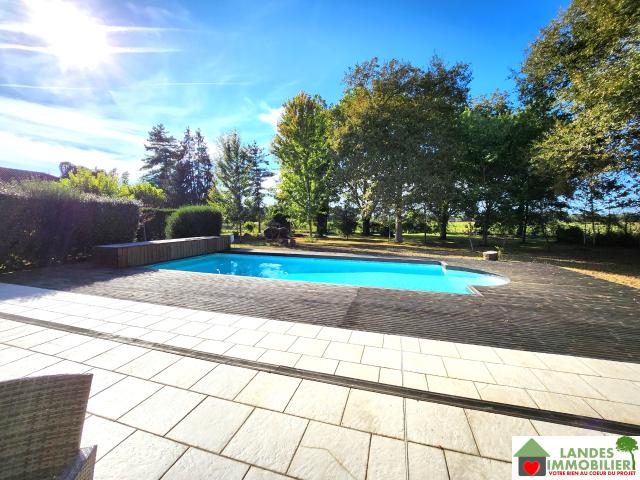 SUPERBE MAISON en PIERRE 240m2 sur 8452 m2 de terrains