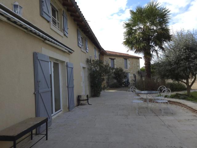 Superbe maison en pierre à ANGLIERS 86
