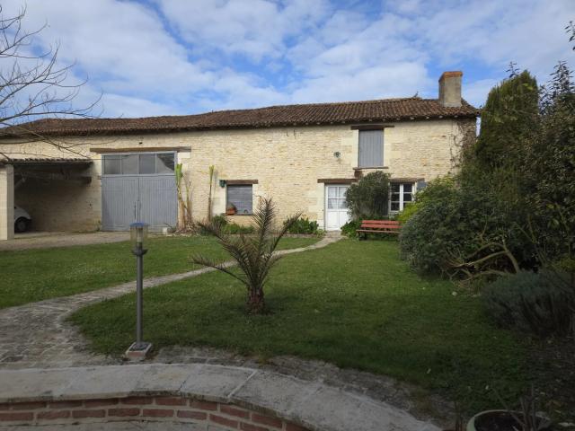 Superbe maison en pierre à Angliers 86 167m² Angliers