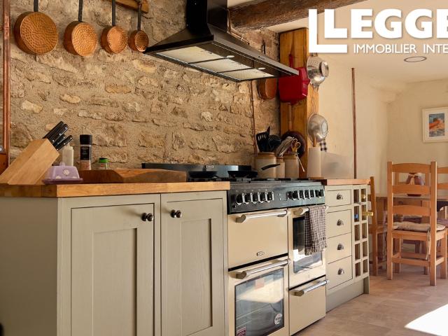 Superbe maison en pierre au bord de la rivière avec appartement indépendant