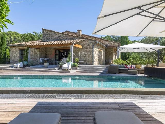 A Vendre Superbe maison en pierre meublé avec piscine Ménerb. 250m² Ménerbes