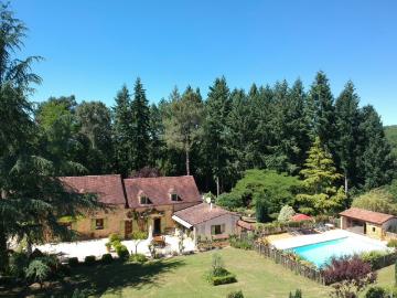 SUPERBE MAISON EN PIERRE AVEC PISCINE, ETANG DE 3000 M2 ET D