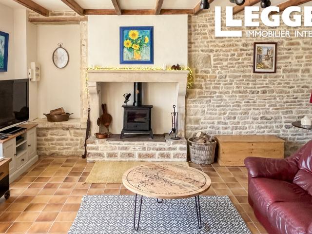 Superbe maison en pierre indépendante avec jardin clos de murs et grange