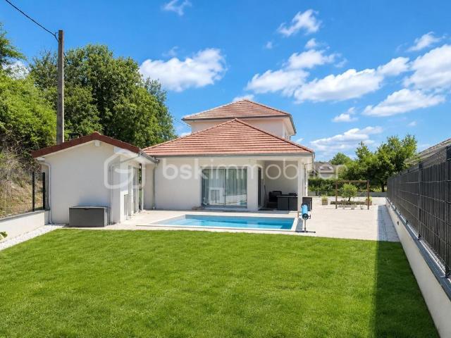 Superbe Maison Familiale de 149m² sur 961m² de Terrain avec Piscine !