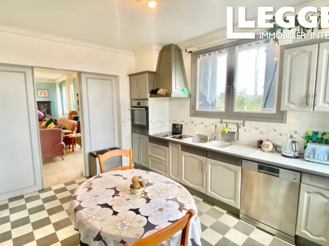 Superbe maison familiale indépendante de 5 chambres sur 2 ha de magnifiques jardins, avec maison d’amis