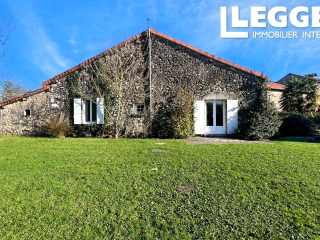 Superbe maison rénovée de 4 chambres dans un hameau paisible, à proximité du village très prisé de St Estèphe