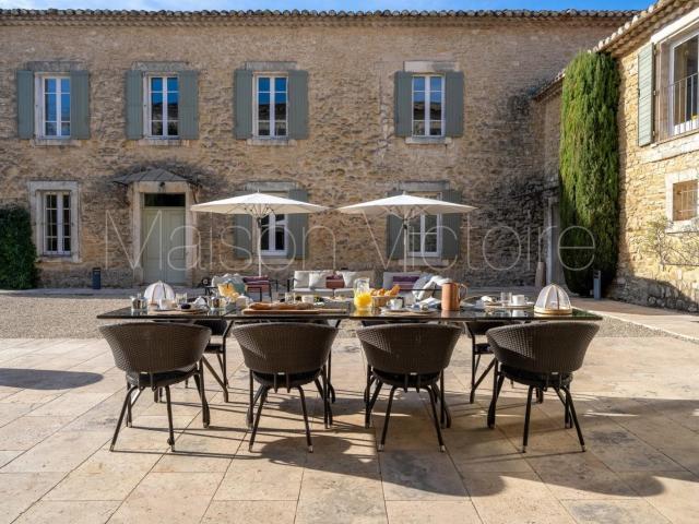 Superbe mas avec maisons d'hôtes et luxueux aménagements. 850m² L'Isle sur la Sorgue