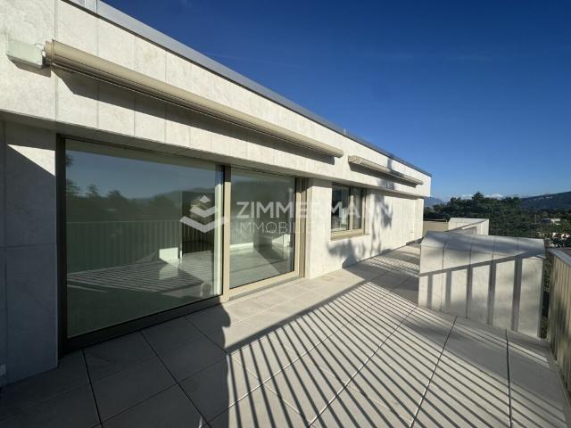 Superbe Attique Grange Canal en Société Immobilière SI