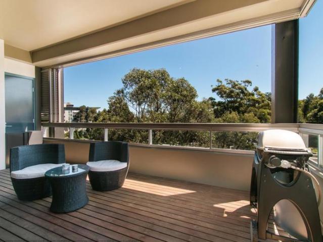 Superbe appartement au dernier étage avec grande terrasse de 44 m2 et vue dégagée sur un parc à Bordeaux !