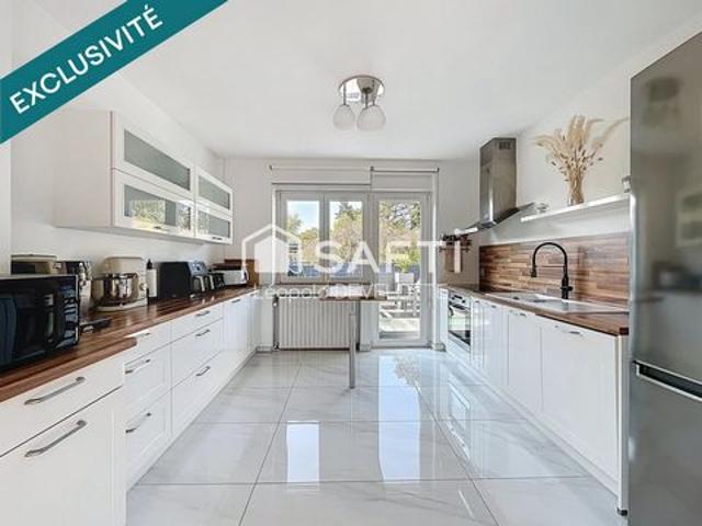 Superbe appartement avec balcon et stationnement
