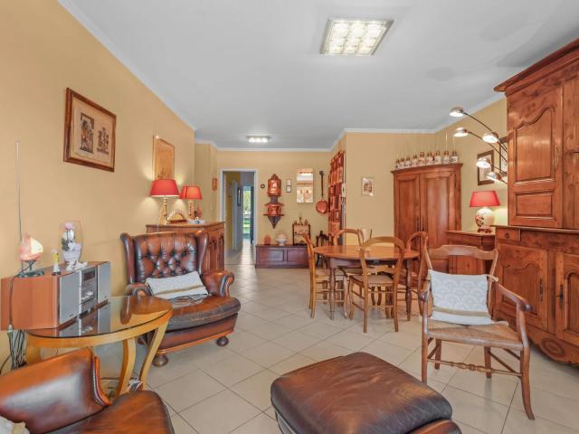 SUPERBE APPARTEMENT AVEC TERRASSE ET PISCINE