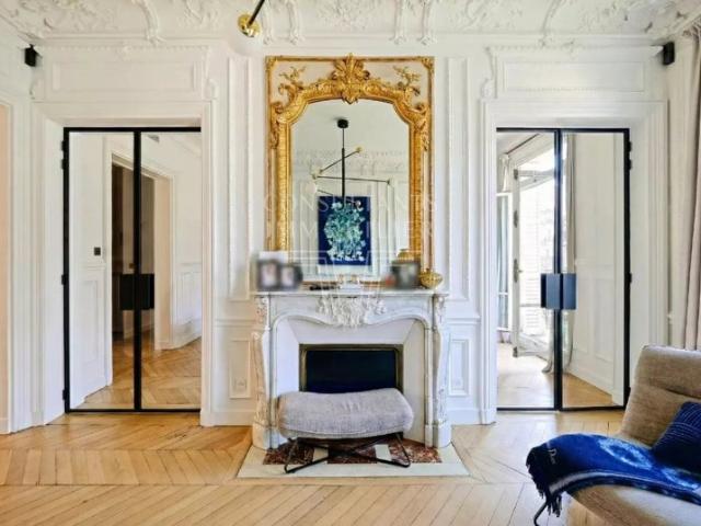 SUPERBE APPARTEMENT ANCIEN RÉNOVÉ EN ÉTAGE ÉLEVÉ. 3,20 M SOUS PLAFOND