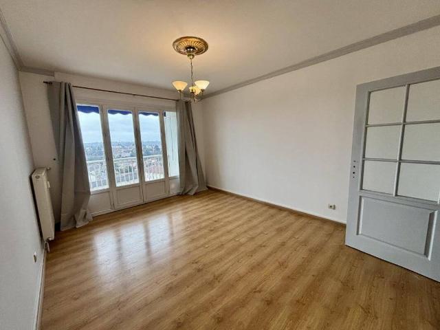 SUPERBE APPARTEMENT CHARGES COMPRISES 140€ T3 CENTRE VILLE DE