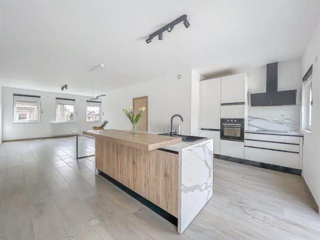 SUPERBE APPARTEMENT DUPLEX 2 CHAMBRES, TERRASSE ET PARKING