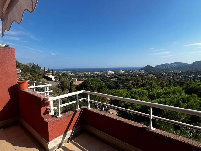 Superbe appartement de 2 pièces avec vue panoramique mer sur les hauteurs de Mandelieu la napoule