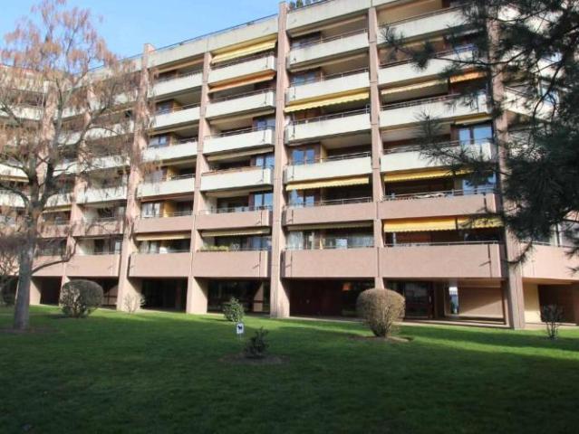Superbe Appartement de 6 Pièces en Attique – Quartier des Nations