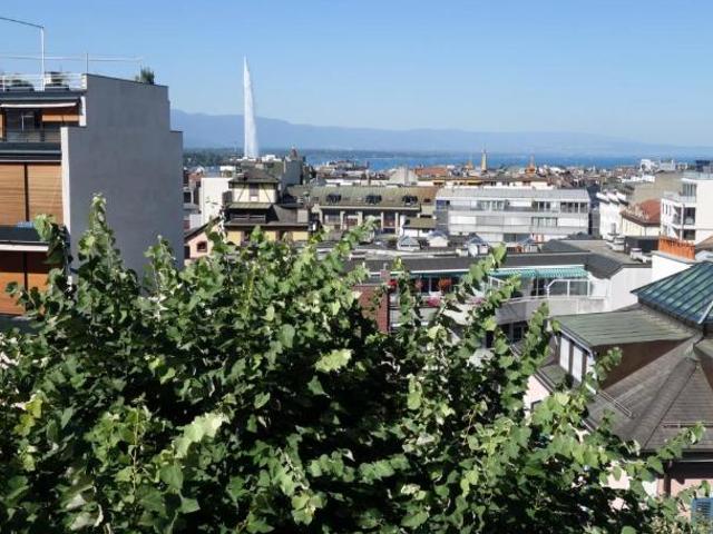 Superbe appartement en attique de 5,5 pièces au centre ville