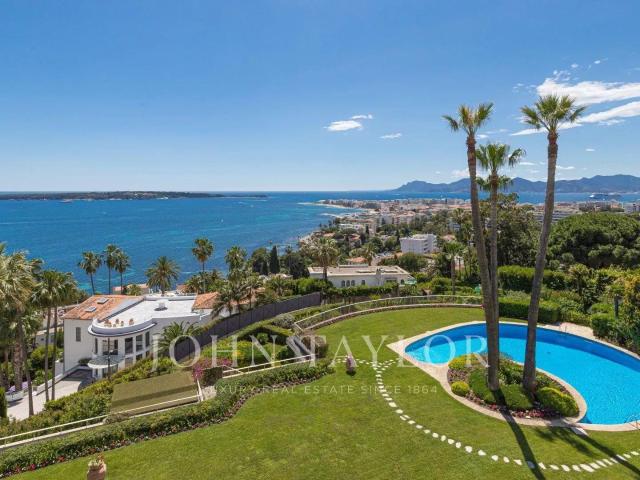 Superbe appartement en dernier étage avec toit terrasse amén. 144m² Cannes