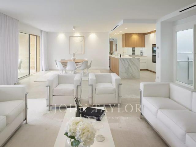 Superbe appartement en dernier étage avec toit terrasse amén. 144m² Cannes