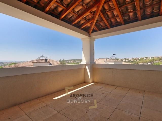 SUPERBE APPARTEMENT EN DERNIER ETAGE ET VUE PANORAMIQUE