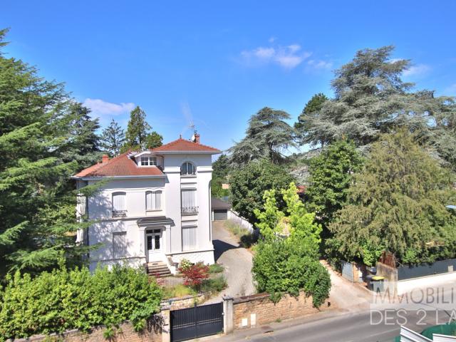 Superbe Appartement en dernier étage Terrasse avec vue dég. 85m² Saint Didier au Mont d'Or