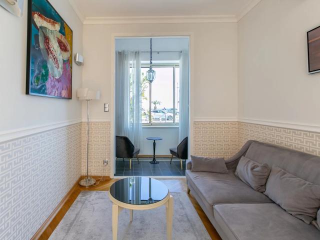 Superbe Appartement En Rez De Chaussee Sur La Promenade Des. 79m² Nice