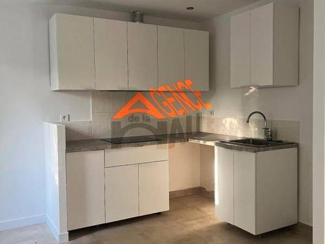 Superbe appartement entièrement rénové de type F2 d'une superfic