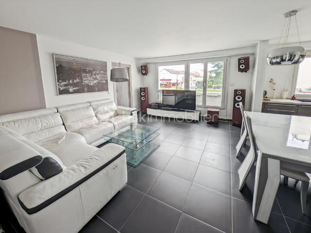 SUPERBE APPARTEMENT F4 3 CHAMBRES CENTRE VILLE DE SAINT GRATIEN LE FORUM