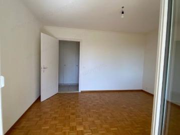 Superbe appartement lumineux de 2,5 pièces, orienté plein Sud, au dernier étage avec ascenseur