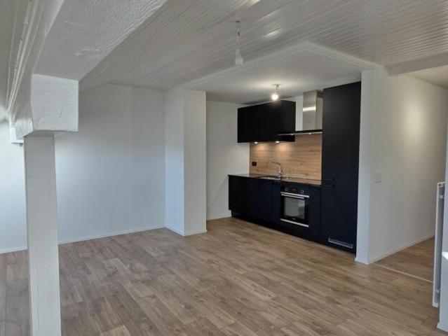 Superbe appartement lumineux rénové de 2,5 pièces à Montet