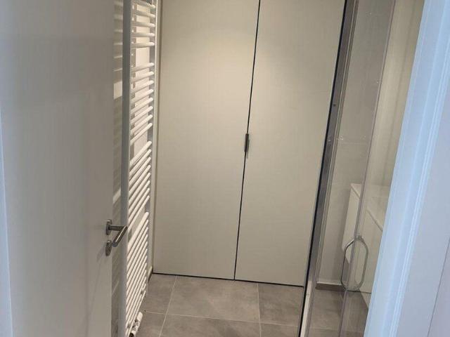 Superbe appartement lumineux 2 chambres, 1 cave, rue calme
