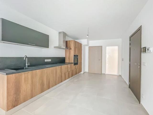 SUPERBE APPARTEMENT RDC 1 CHAMBRE AVEC COUR