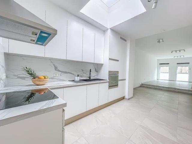 SUPERBE APPARTEMENT RDCH 2 CHAMBRES AVEC TERRASSE ET PARKING