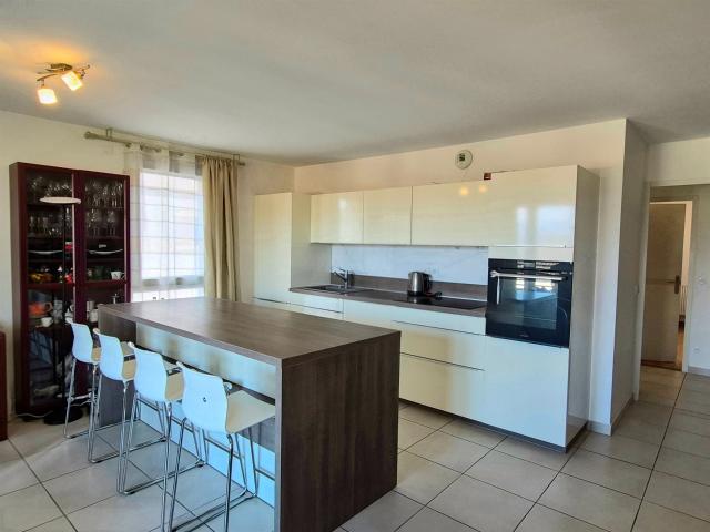 Superbe appartement T4 avec terrasse et vue Mont Blanc Proch. 84m² Prévessin Moëns