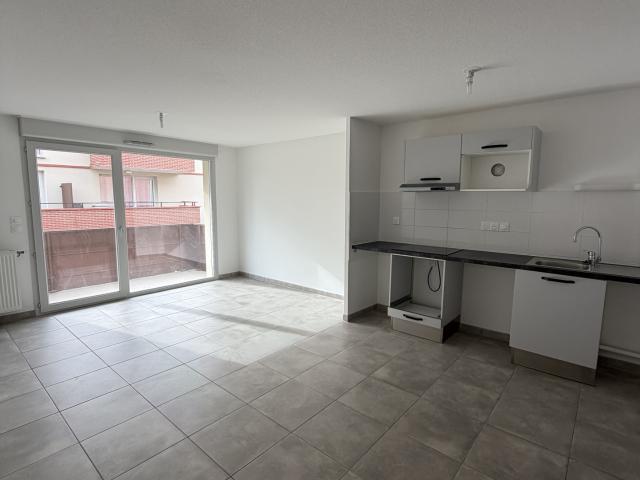 SUPERBE APPARTEMENT T3 DE 62M2 A LOUER A LABEGE BALCON PARKING SOUS SOL