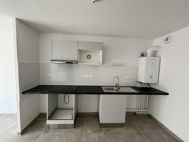 SUPERBE APPARTEMENT T3 DE 62M2 A LOUER A LABEGE BALCON PARKING SOUS SOL