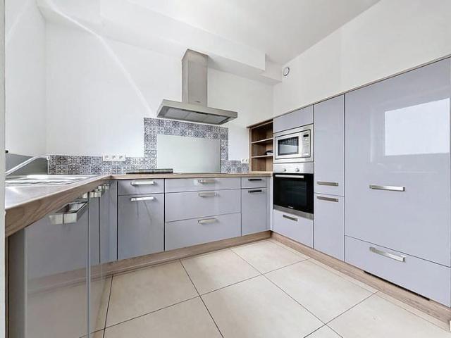 Superbe appartement 2 chambres à Mont sur Marchienne !