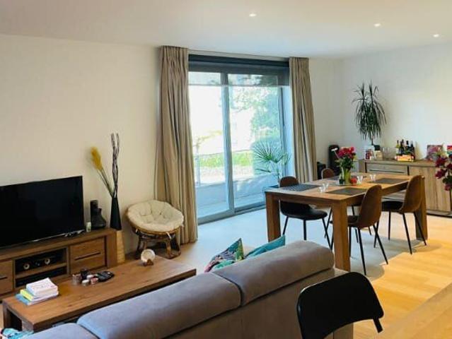 Superbe appartement 2 chambres + garage quartier Montjoie