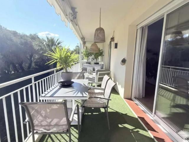 Superbe appartement 3 pièces de 120 m² dans un environnement. 120m² Antibes