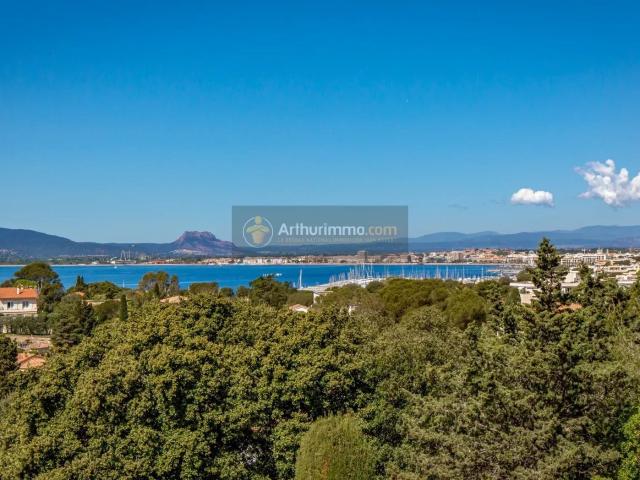 Superbe appartement 4 pièces – 106 m² – Vue mer exceptionnel. 106m² Saint Raphaël