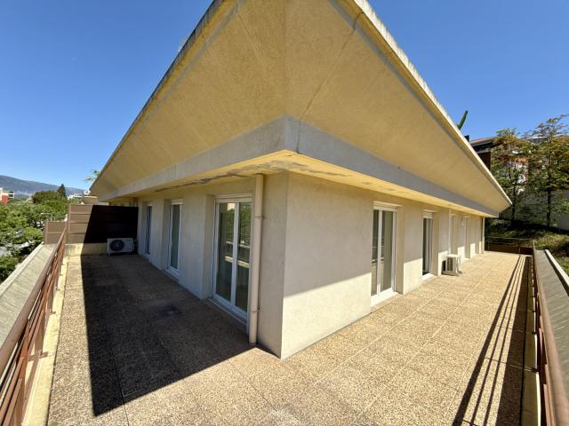 Superbe appartement 5 pièces Entièrement rénové de 95 m² avec une terrasse exceptionnelle de 75 m²