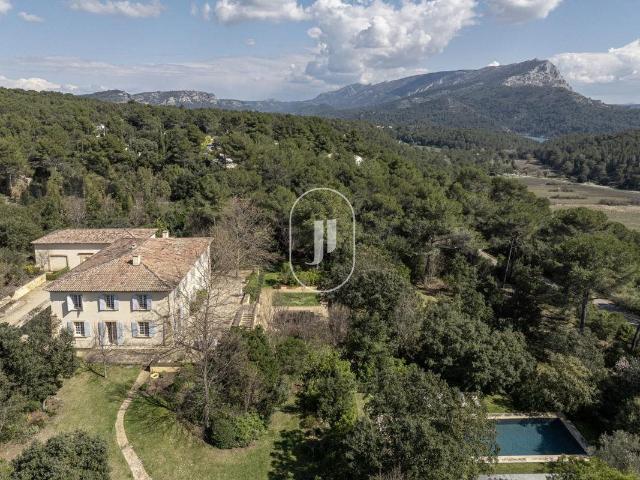 Superbe bastide récente avec terrain et piscine à vendre, pr. 648m² Aix en Provence