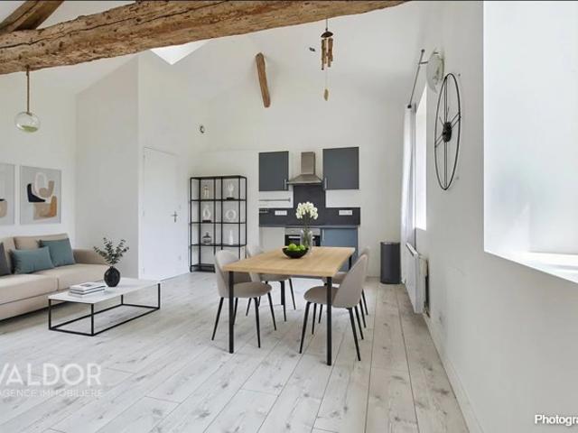 Longère rénovée à Gleizé, 54 m², vue vignes avec beau potentiel
