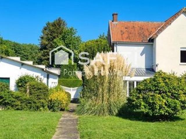 SUPERBE BOURGEOISE AU CACHET PRESERVE