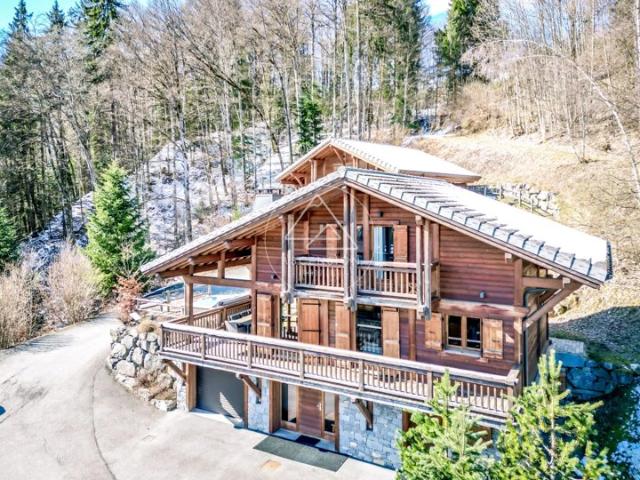 Superbe chalet de 5 chambres avec des vues panoramiques à La Côte d’Arbroz, proche de Morzine