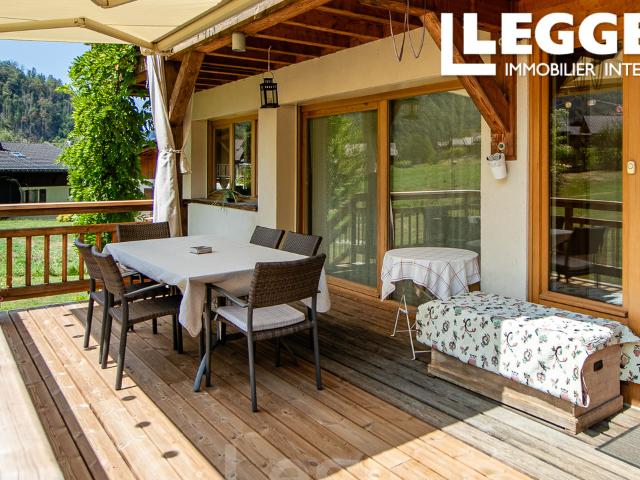 Superbe chalet moderne de 3 chambres avec un appartement de 2 chambres, dans un cadre montagneux à couper le s