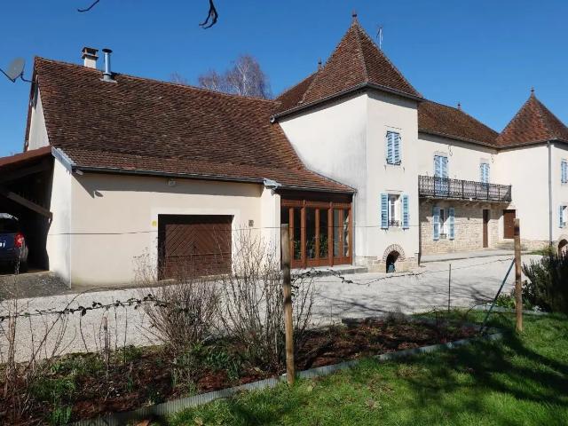 Superbe château de 5 chambres à vendre à Savigny en Revermont, France