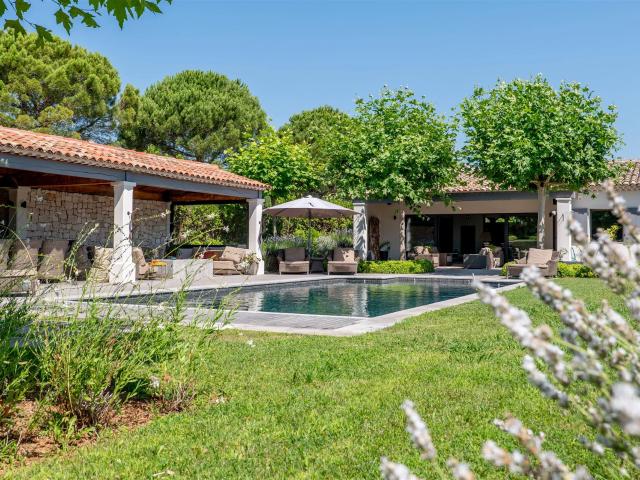 Superbe contemporaine proche des écoles internationales 339m² Mougins