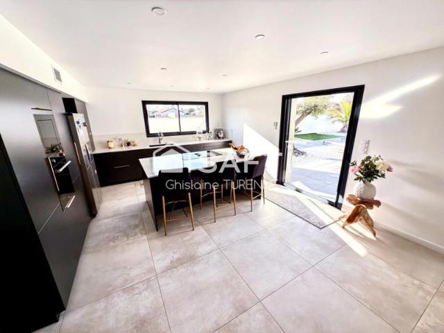Superbe contenporaine de 220m2 avec piscine