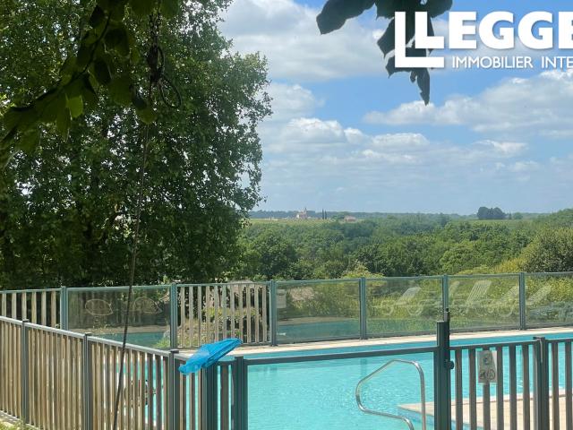 Superbe CORPS DE FERME dans un cadre très paisible avec belle vue, piscine! Idéal pour CH/gites/co habitation